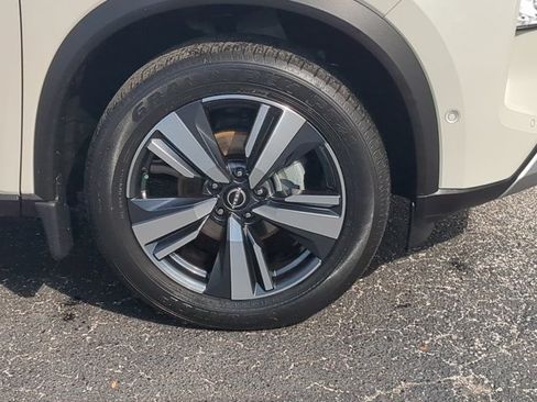 Certified 2023 Nissan Rogue Platinum w/ Platinum Premium Package FWD image 11