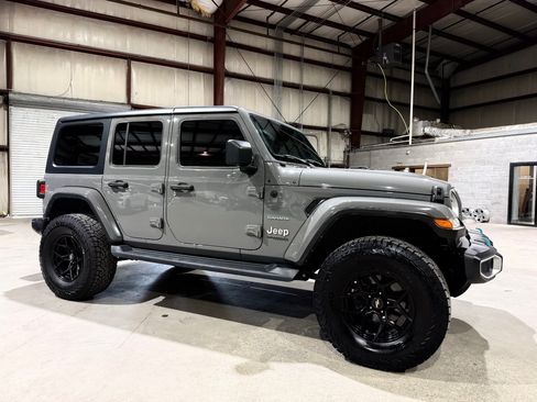Used 2021 Jeep Wrangler Unlimited Sahara AWD/4WD image 3