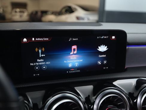 Used 2022 Mercedes-Benz CLA 250 4MATIC image 31