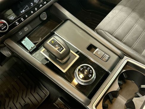 Used 2023 Mitsubishi Outlander SE image 18