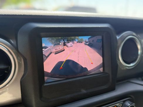 Used 2020 Jeep Wrangler Unlimited Sahara AWD/4WD image 13