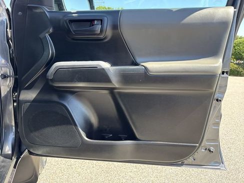 Used 2022 Toyota Tacoma SR5 RWD image 26