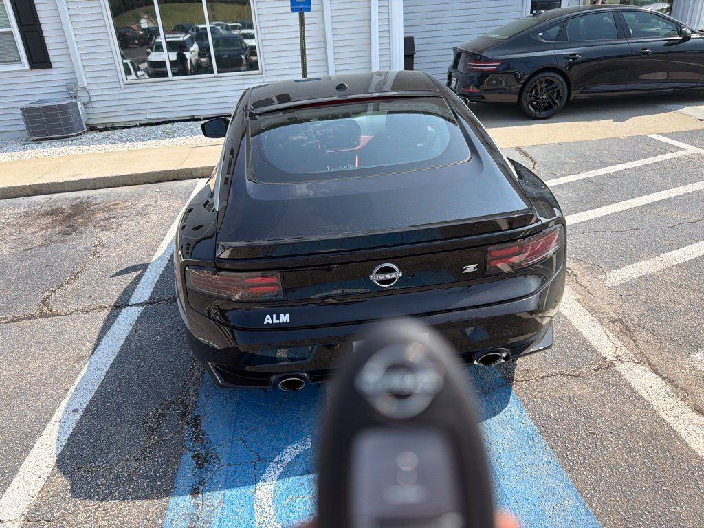 Used 2025 Nissan Z Performance w/ Floor Mat Package RWD image 4