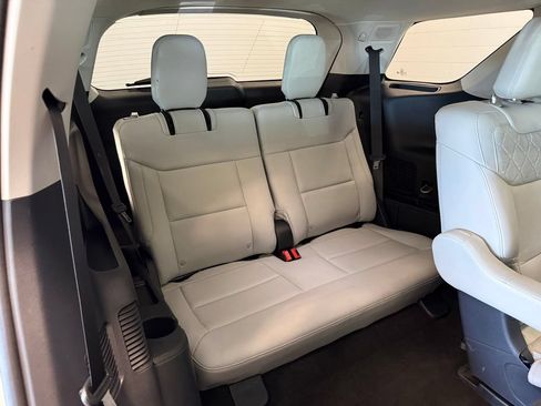 Used 2025 Ford Explorer Platinum w/ LUX Leather Package AWD/4WD image 38