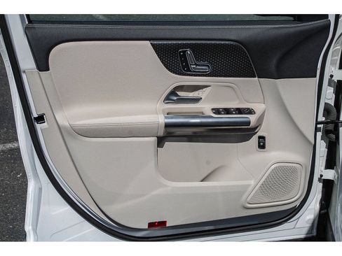 Certified 2025 Mercedes-Benz GLA 250 image 16