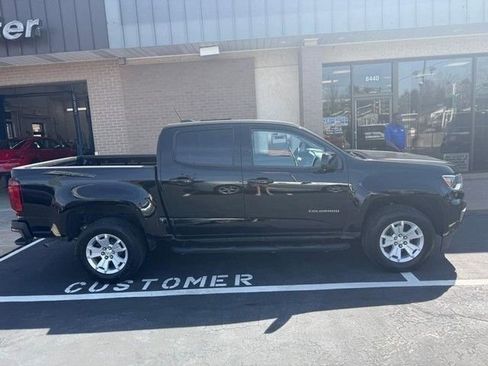 Used 2022 Chevrolet Colorado LT w/ LT Convenience Package image 2