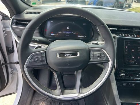 Used 2023 Jeep Grand Cherokee L Laredo RWD image 16