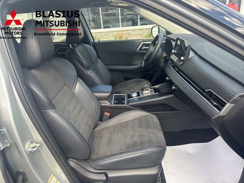 Used 2024 Mitsubishi Outlander SE AWD/4WD image 38