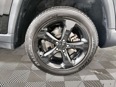 Used 2021 Jeep Grand Cherokee L Laredo image 12