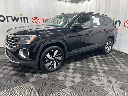 Used 2025 Volkswagen Atlas SE image 4