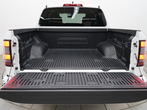Used 2024 Nissan Frontier SV AWD/4WD image 41