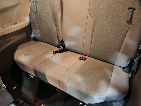 Used 2021 Toyota Sienna LE FWD image 48