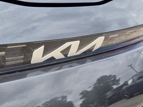 Certified 2025 Kia Soul LX w/ LX Technology Package FWD image 5