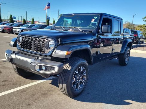 Used 2024 Jeep Gladiator Sport w/ Premium Package image 2