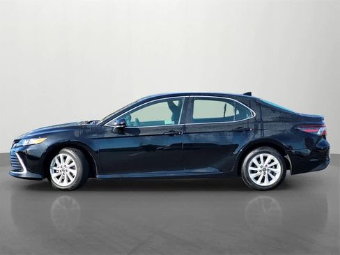 Used 2023 Toyota Camry LE image 3