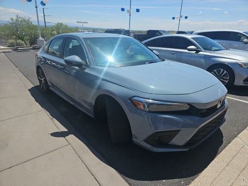 Used 2023 Honda Civic Touring image 3