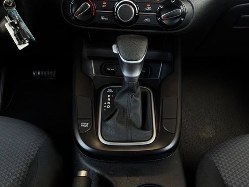 Used 2025 Kia Soul LX w/ LX Technology Package FWD image 21
