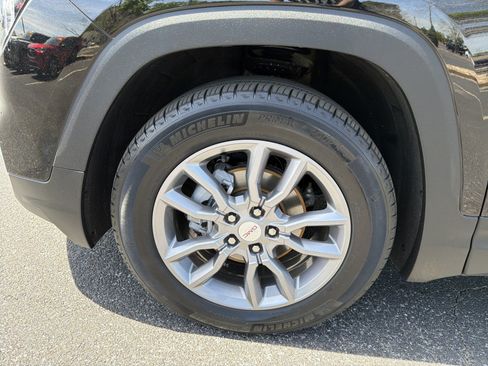 Used 2022 GMC Terrain SLT w/ Tech Package AWD/4WD image 11