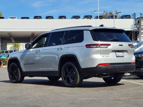 Used 2023 Jeep Grand Cherokee L Laredo AWD/4WD image 2
