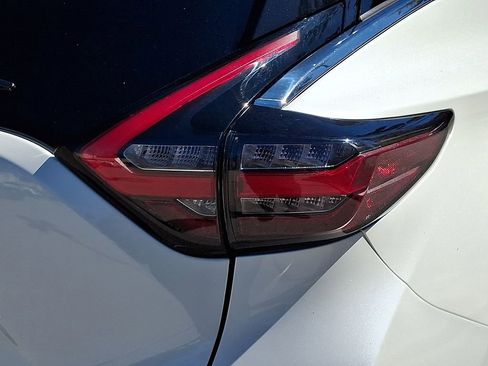 Used 2021 Nissan Murano S image 10