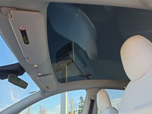 Used 2022 Tesla Model Y Performance image 28