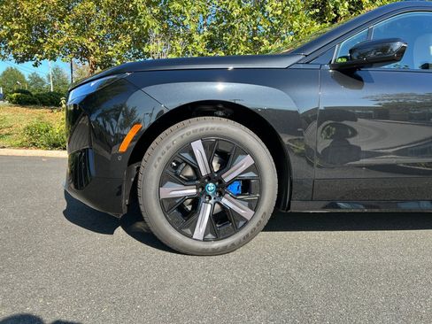 Used 2024 BMW iX xDrive50 w/ Sport Package AWD/4WD image 27