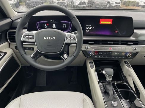New 2025 Kia Telluride S image 2