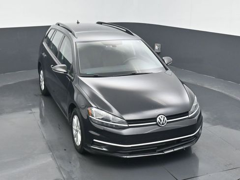 Used 2018 Volkswagen Golf S image 3