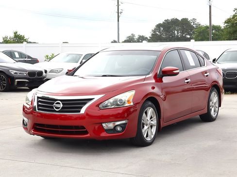 Used 2013 Nissan Altima 2.5 SL w/ Technology Pkg FWD image 3