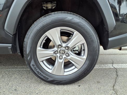 Certified 2025 Toyota RAV4 XLE w/ Convenience Package AWD/4WD image 9