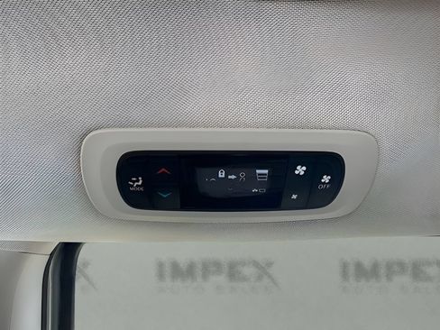 Used 2023 Chrysler Voyager LX FWD image 14