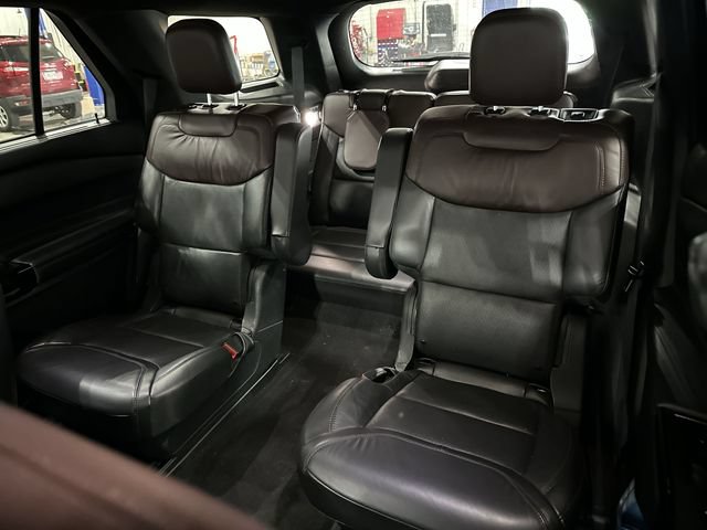 Used 2022 Ford Explorer Platinum w/ Equipment Group 601A AWD/4WD image 28