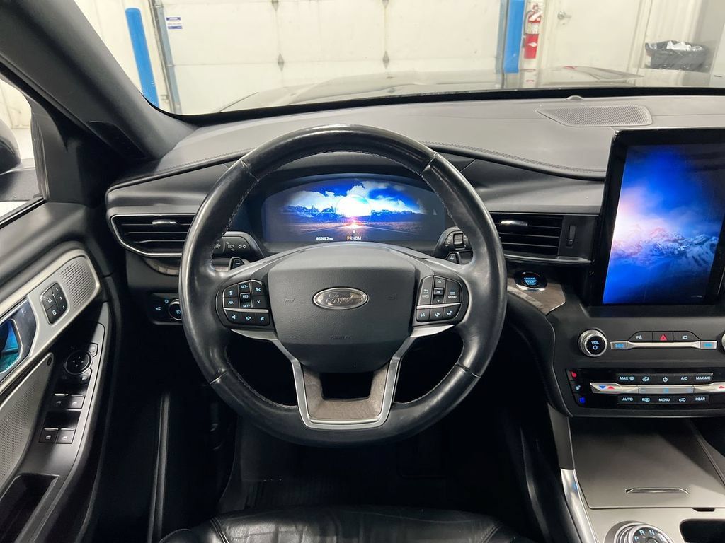 Used 2020 Ford Explorer Platinum w/ Premium Technology Package AWD/4WD image 11