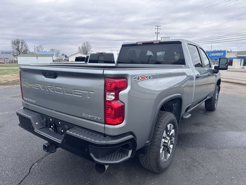 Used 2024 Chevrolet Silverado 2500 Custom w/ Custom Value Package image 3