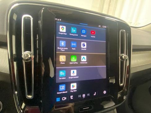 Used 2025 Volvo XC40 B5 Core image 21