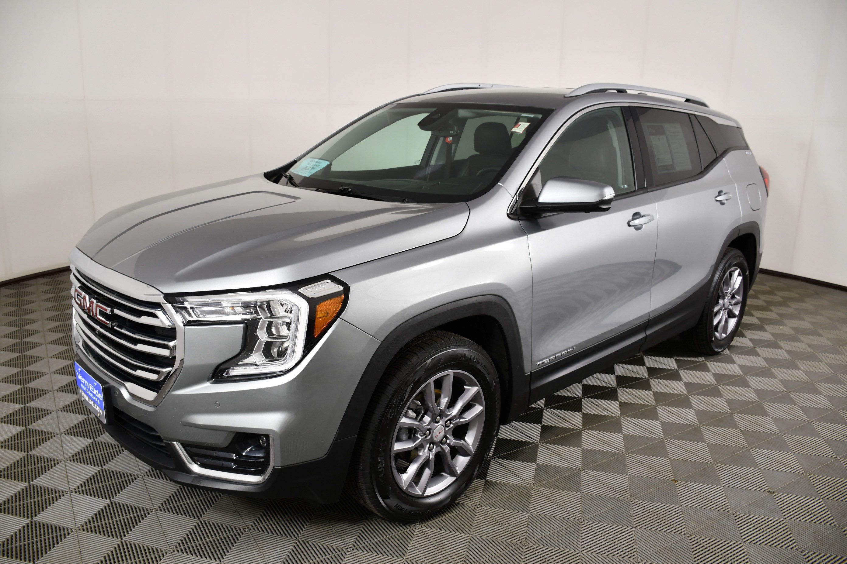 Used 2024 GMC Terrain SLT w/ Tech Package AWD/4WD image 10