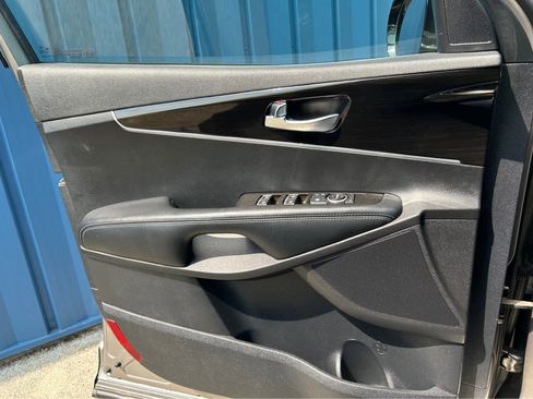 Used 2019 Kia Sorento LX image 26