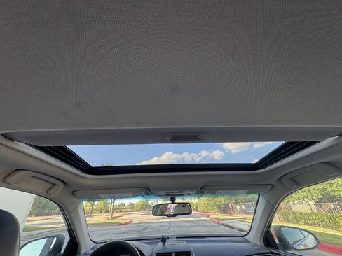 Used 2015 Toyota Camry SE w/ Moonroof Package FWD image 14