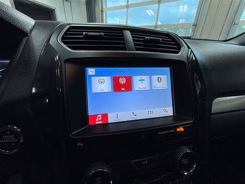 Used 2019 Ford Explorer XLT w/ Equipment Group 201A AWD/4WD image 17