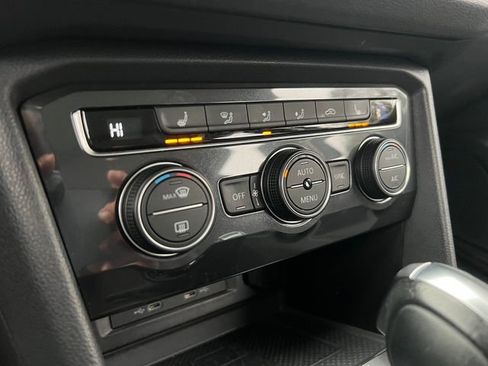 Used 2021 Volkswagen Tiguan SE w/ Panoramic Sunroof Package image 27