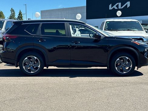 Used 2024 Nissan Rogue SV AWD/4WD image 3