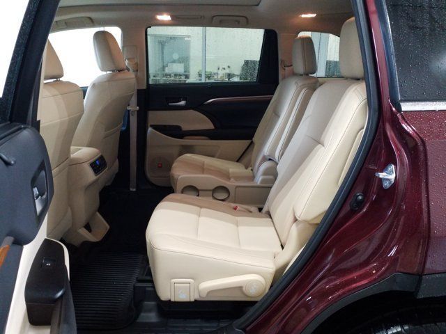 Used 2017 Toyota Highlander Limited Platinum AWD/4WD image 13