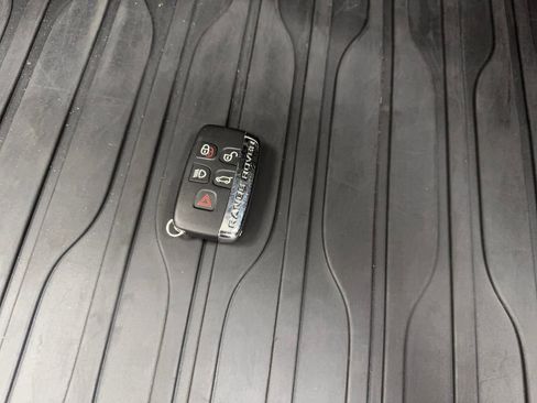 Used 2019 Land Rover Range Rover Velar R-Dynamic SE image 74