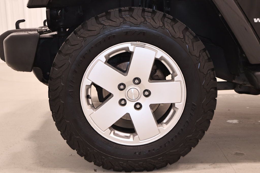 Used 2012 Jeep Wrangler Sahara w/ Dual Top Group AWD/4WD image 29