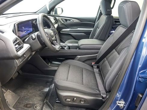 New 2026 Chevrolet Traverse LT w/ LPO, Floor Liner Package FWD image 8