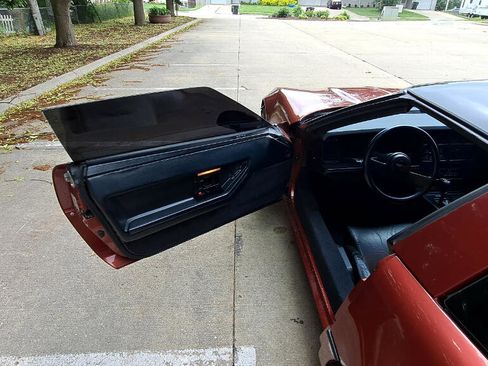 Used 1988 Chevrolet Corvette Coupe image 17