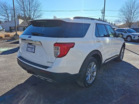 Certified 2022 Ford Explorer XLT w/ Equipment Group 202A image 5
