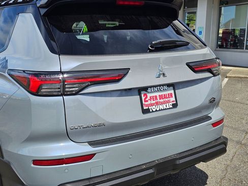 New 2026 Mitsubishi Outlander Trail Edition AWD/4WD image 10