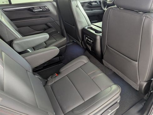 Used 2025 Chevrolet Tahoe RST w/ RST Performance Edition image 27