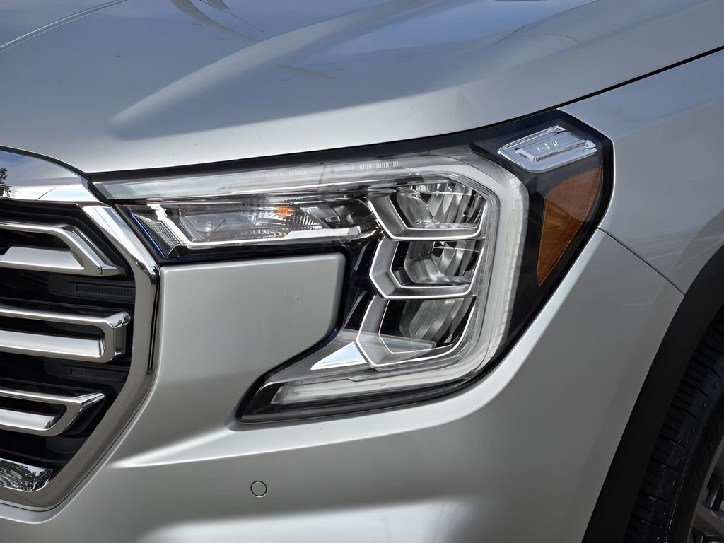 Used 2022 GMC Terrain SLT w/ Infotainment Package II AWD/4WD image 9